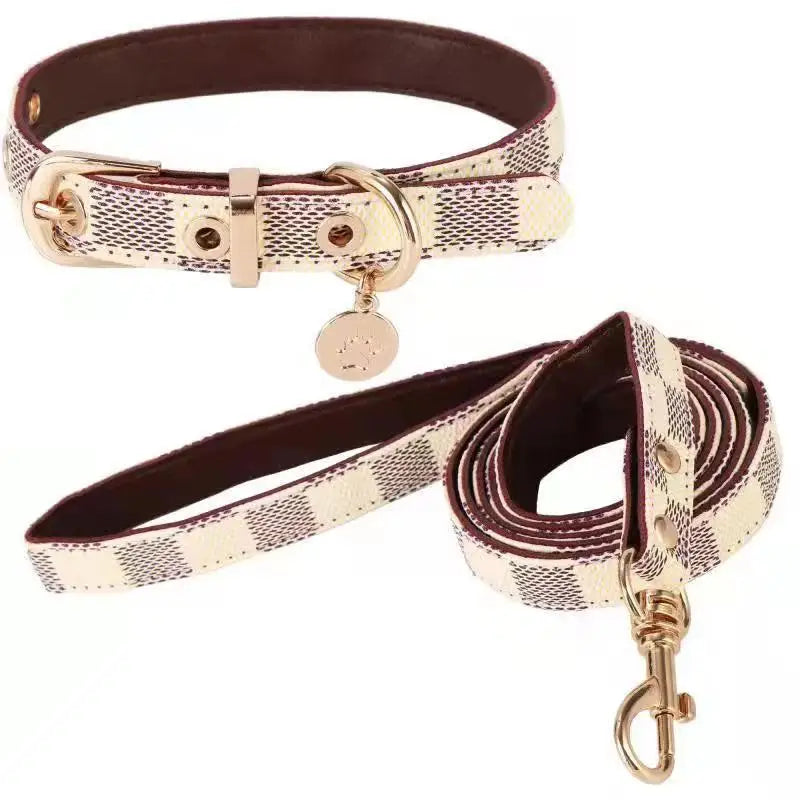Exklusivt Halsband & Koppel i Vintagestil med Berlock – För Hundar med Stil