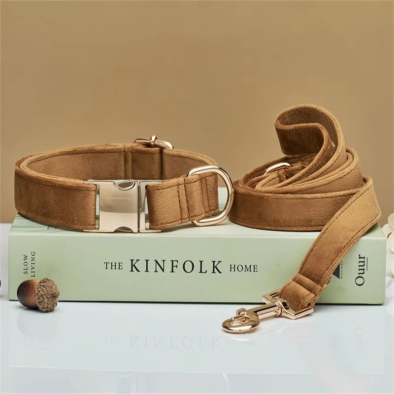 Elegant Sammetshalsband med Matchande Koppel – Stilfullt Set i Mjuka Färger