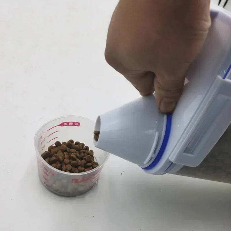 Tätslutande Foderburk för Hund- och Kattmat – 1,5/2 kg Plastbehållare med Måttkopp