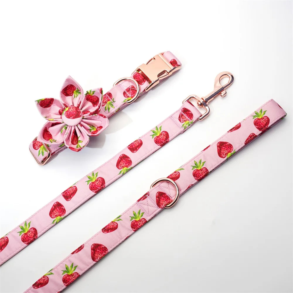 handgjort hundhalsband i bomull med avtagbar blomma och rosegulds-spänne