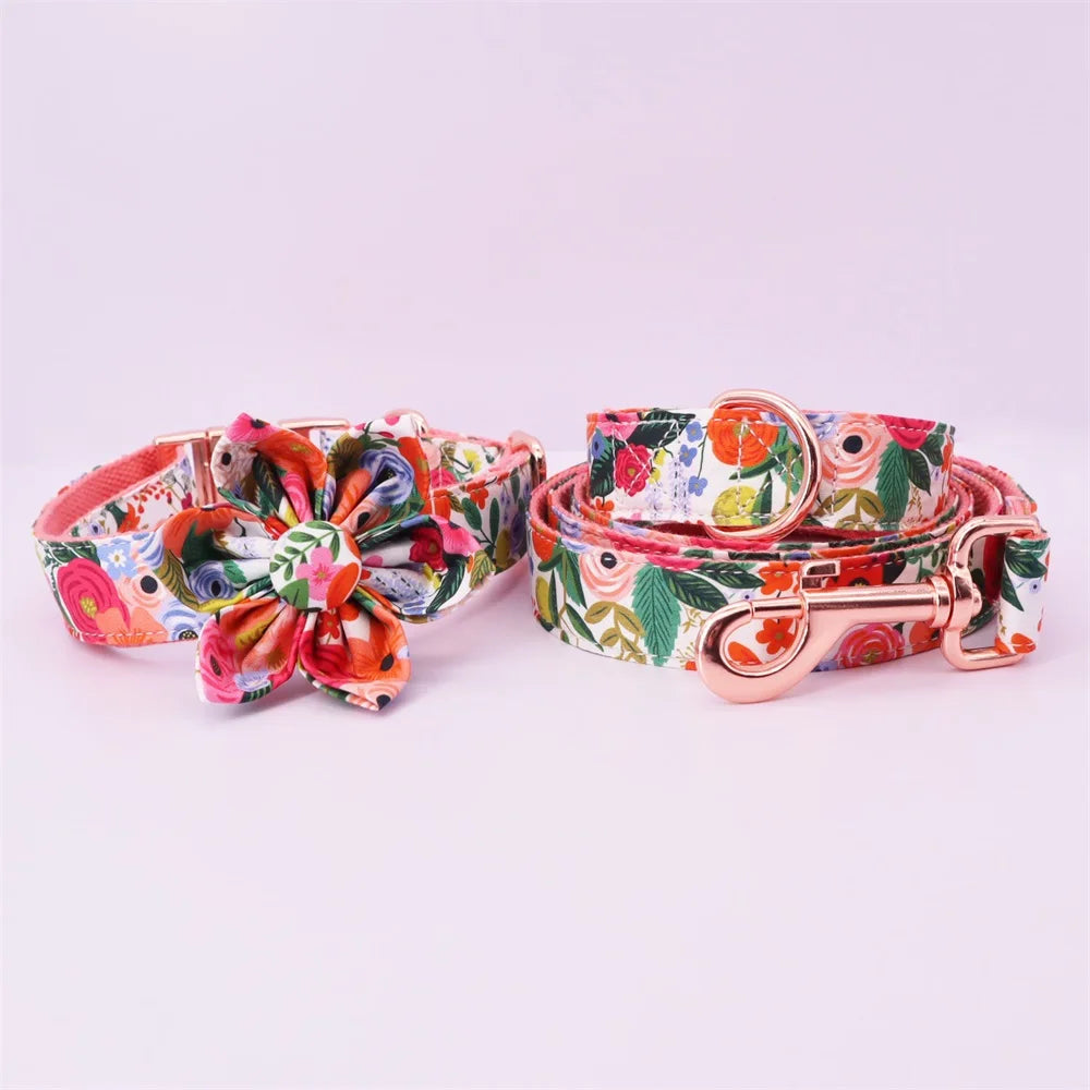 komplett handgjort hundset med sele halsband koppel bandana och blomrosett
