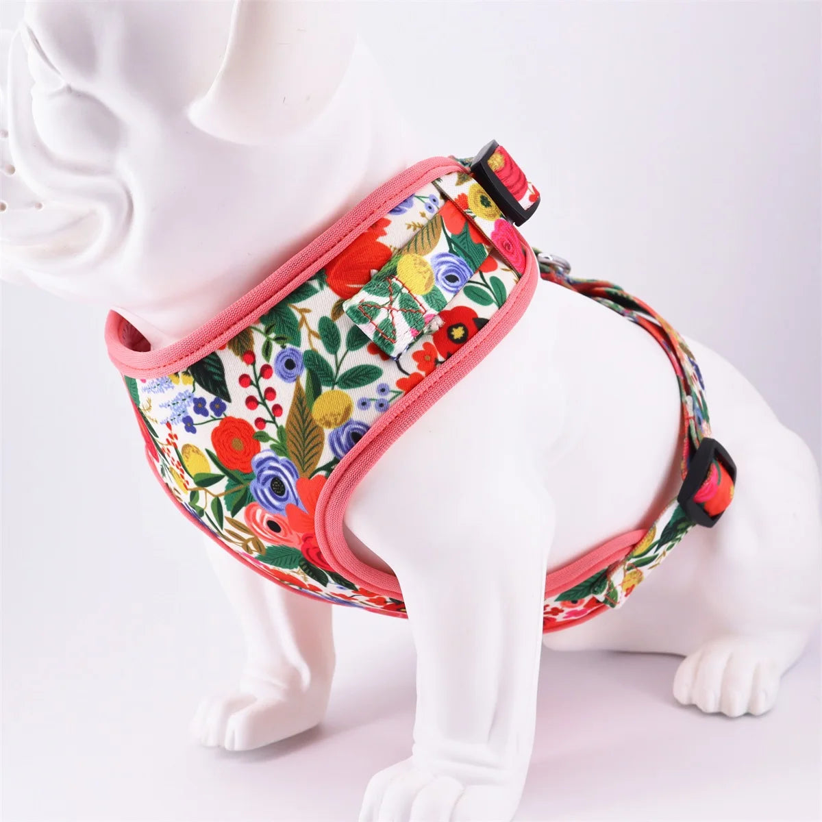 komplett handgjort hundset med sele halsband koppel bandana och blomrosett