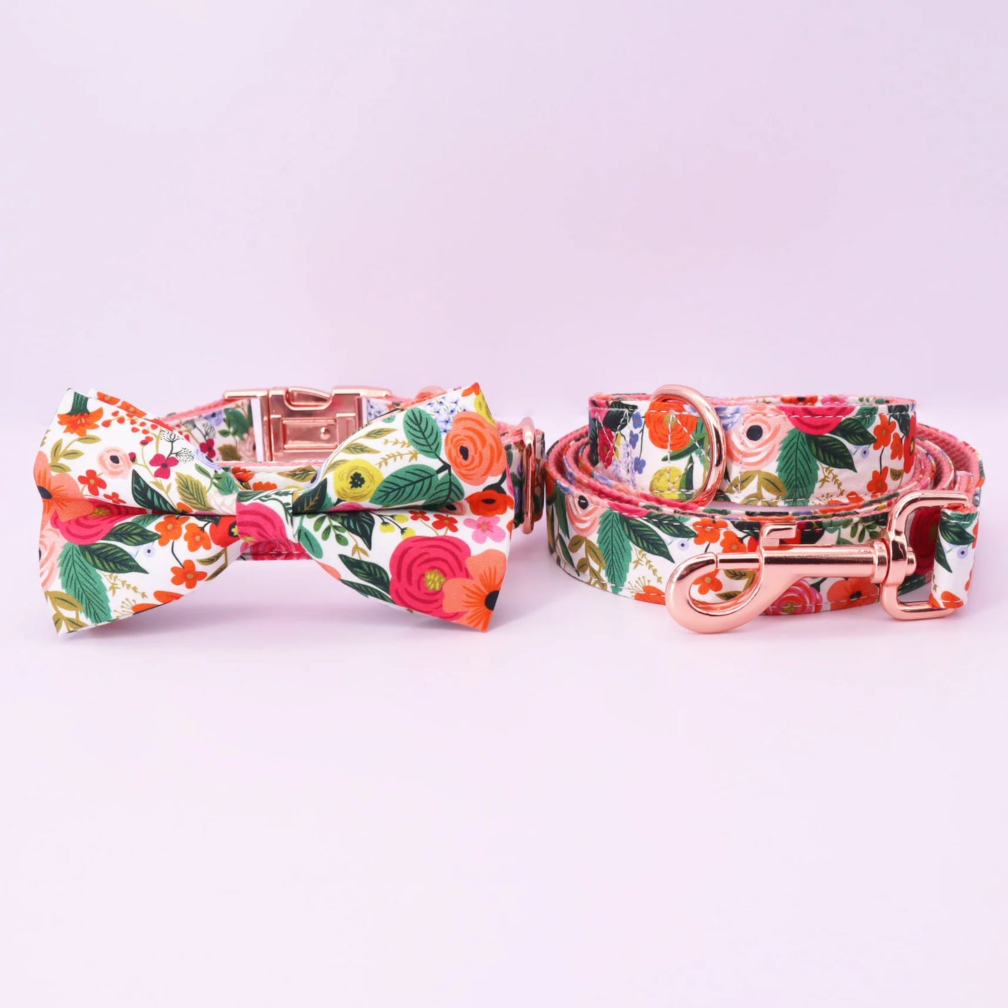 komplett handgjort hundset med sele halsband koppel bandana och blomrosett