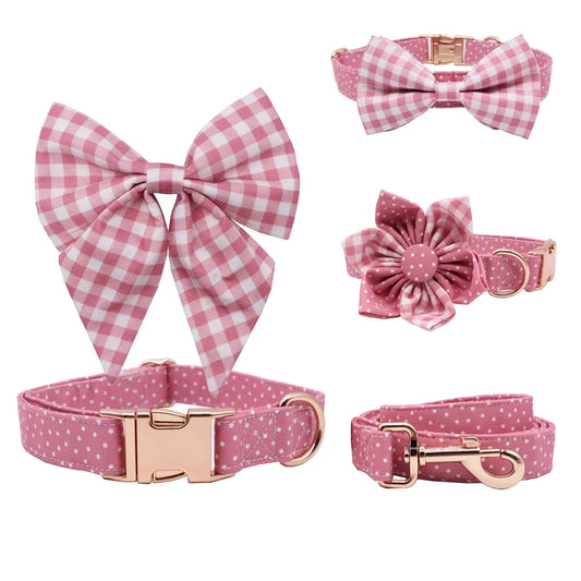 handgjort halsband och koppel i bomull med fluga rosett och blomma